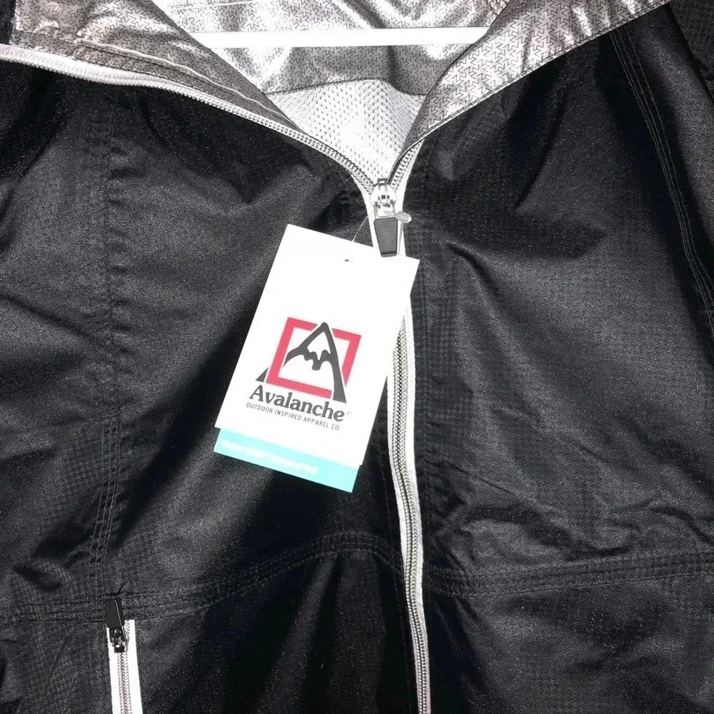 Womans rain coat! - Picture 2 of 3